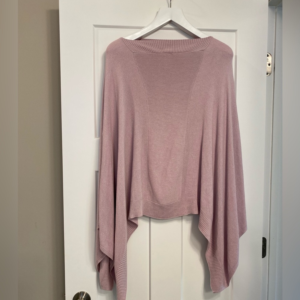 Lululemon Forward Flow OS light pink poncho.